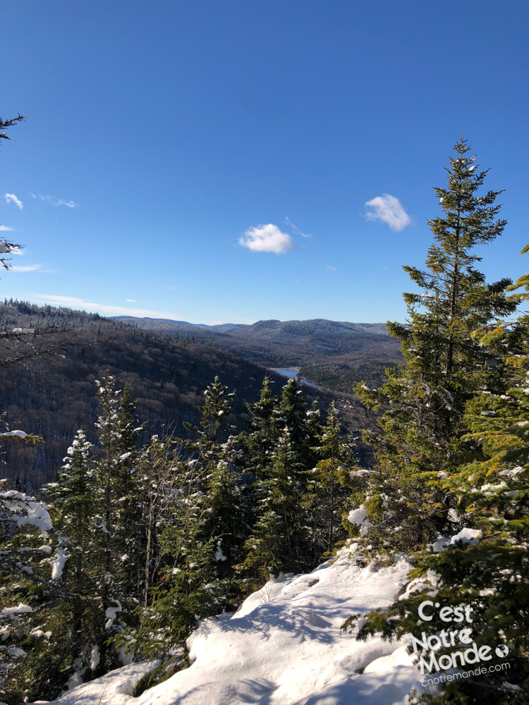 Le mont Ouareau est situé non loin du lac Ouareau proche de la ville de Notre-Dame-de-la-Merci dans la région de Lanaudière