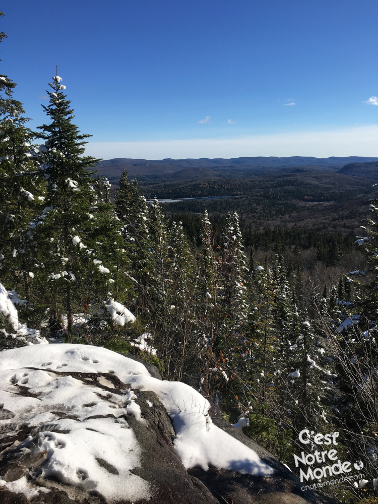 Le mont Ouareau est situé non loin du lac Ouareau proche de la ville de Notre-Dame-de-la-Merci dans la région de Lanaudière