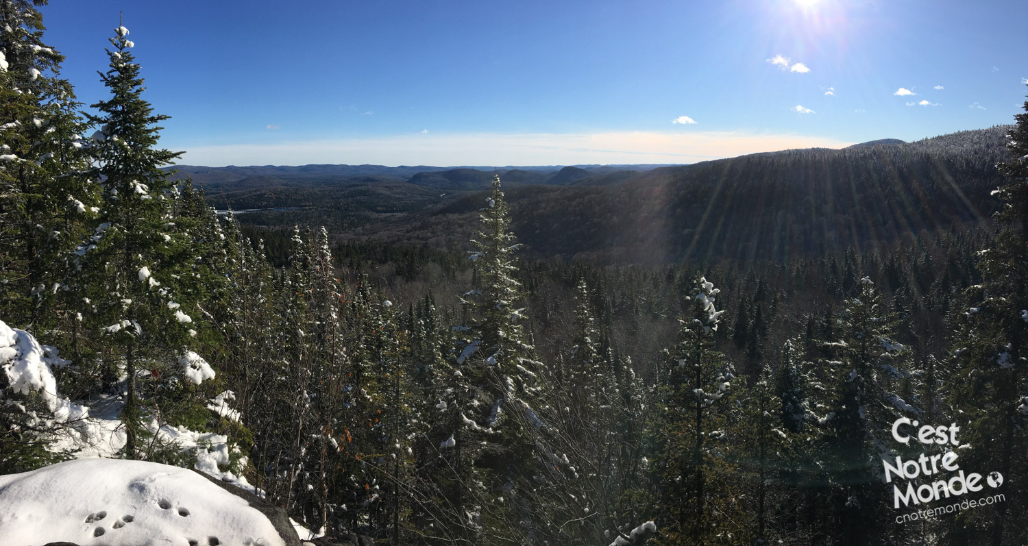 Le mont Ouareau est situé non loin du lac Ouareau proche de la ville de Notre-Dame-de-la-Merci dans la région de Lanaudière