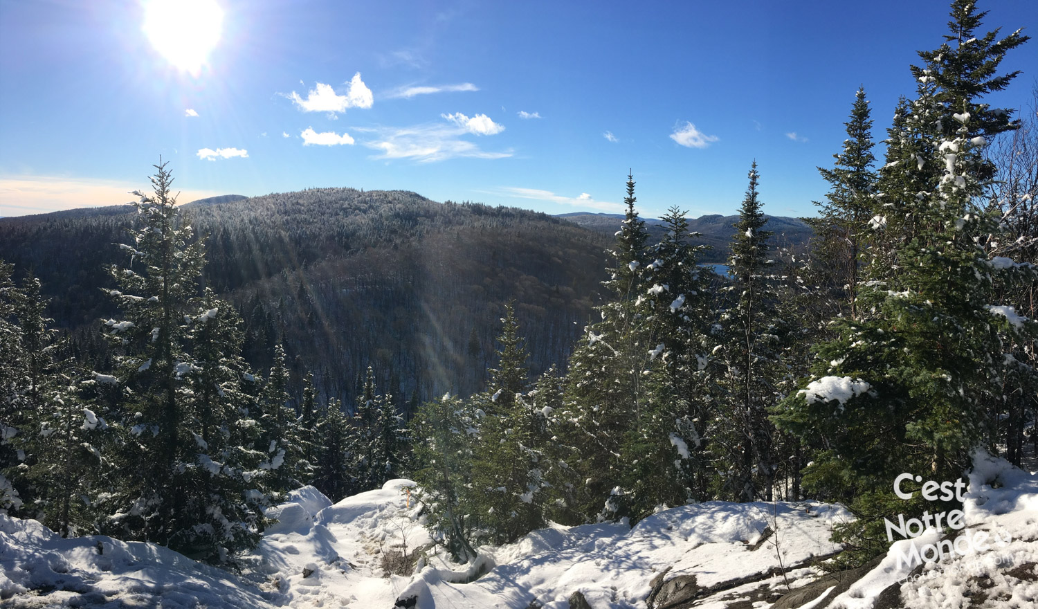 Le mont Ouareau est situé non loin du lac Ouareau proche de la ville de Notre-Dame-de-la-Merci dans la région de Lanaudière