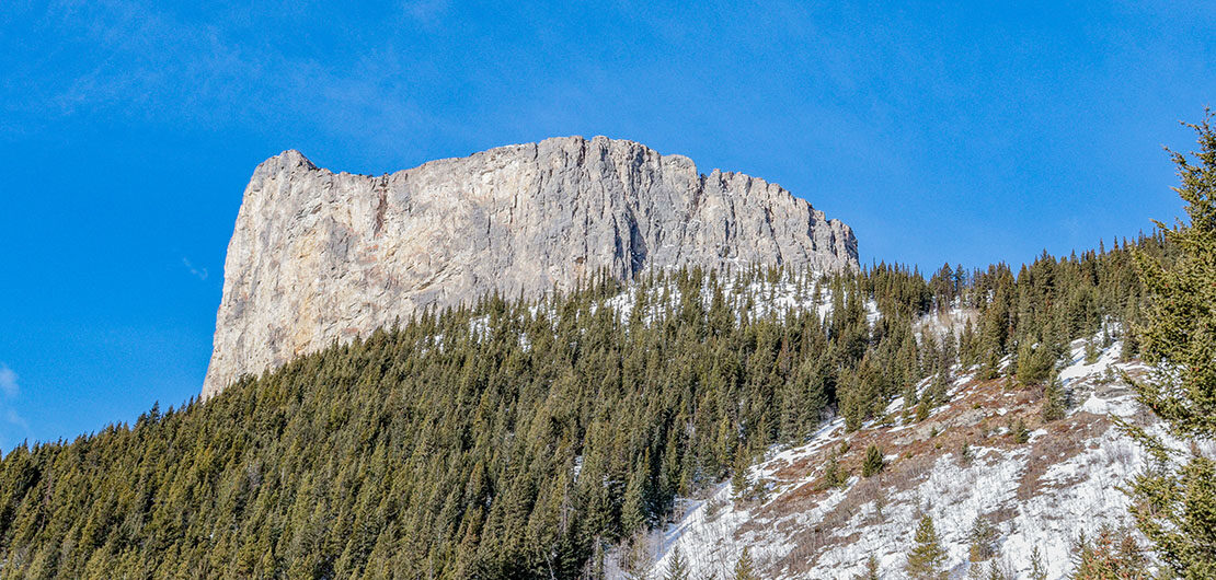 Prairie Mountain, a striking contrast between the plains and the mountains